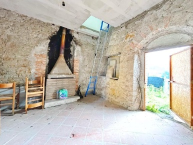 Foto Casa indipendente in via 8 marzo, Montefiascone di 32 m² in vendita