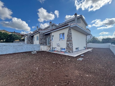 Foto Villa unifamiliare in via Tuscolana, Frascati di 185 m² con 4 locali