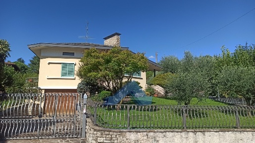 Foto Villa unifamiliare in via Monsignor Giovanni Biava13, Cenate Sotto