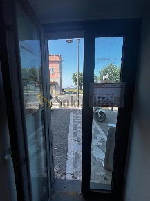 Foto Locale commerciale in Corso Umberto I 173, Pozzuoli Lungomare di 18 m²