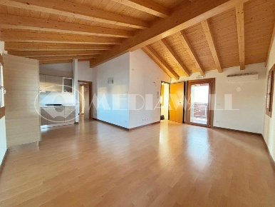 Foto Appartamento a Cordenons Centro di 140 m² con 6 locali in vendita