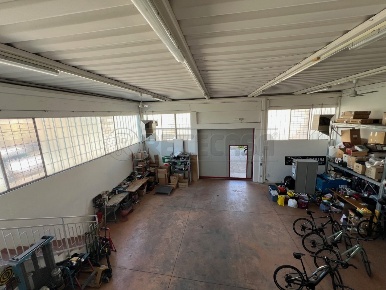 Foto Capannone industriale a Romano d'Ezzelino di 400 m² con 2 locali