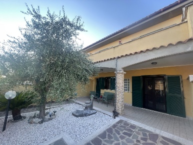 Foto Casa indipendente in Via Jenne 48/f, Anzio Villa Claudia di 110 m²