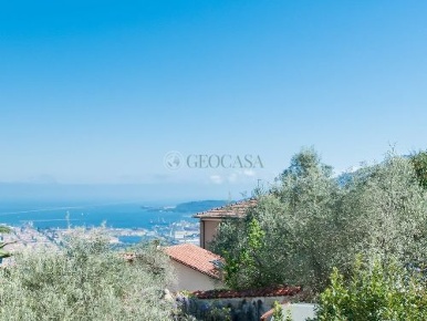Foto Villa unifamiliare a La Spezia Foce - Marinasco di 370 m² con 9 locali