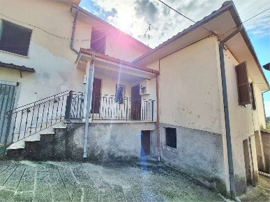 Foto Appartamento a Monte San Giovanni Campano di 200 m² con 10 locali