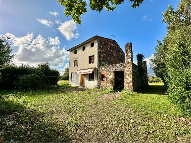 Foto Casa indipendente in via delle ville 493, Capannori di 200 m²