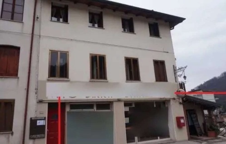 Foto Negozio in Via Gisbenti, Valli del Pasubio di 206 m² con 1 locali