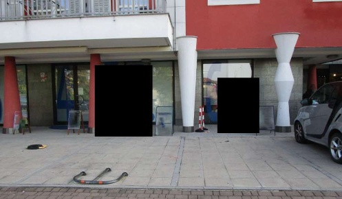 Foto Negozio in Via Giuseppe Garibaldi, Besana in Brianza Centro di 96 m²