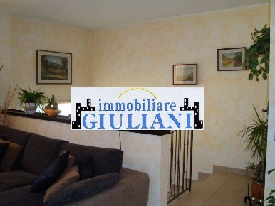 Foto Villa bifamiliare a Reggio nell'Emilia di 260 m² con 8 locali