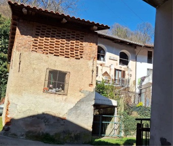 Foto Appartamento in Via De Stefanis, Front Centro di 221 m² con 8 locali