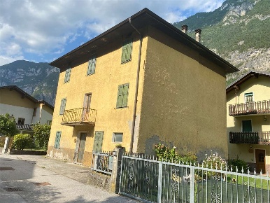Foto Casa indipendente in VIA FABIO FILZI  32, Grigno Centro di 240 m²