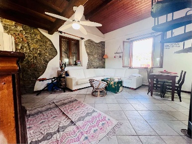 Foto Appartamento a Cocquio-Trevisago di 67 m² con 2 locali in vendita