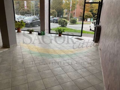 Foto Negozio in Via Giustetto 7, Pinerolo Abbadia Alpina di 100 m²