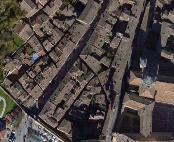 Foto Negozio in Via Puccinotti, Urbino Centro di 372 m² con 1 locali
