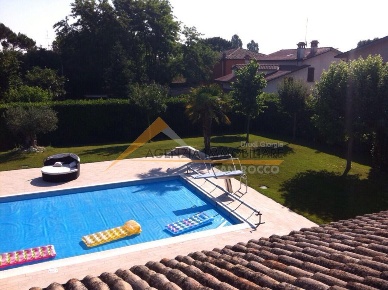 Foto Casa indipendente a Ravenna di 457 m² con 9 locali in vendita