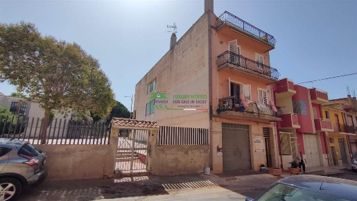 Foto Casa indipendente in VIA GIOVANNI VERGA, Vittoria Centro di 450 m²