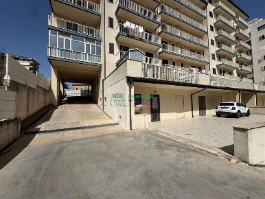 Foto Laboratorio in Via Aldo Licitra, Ragusa Croce - Selvaggio di 106 m²