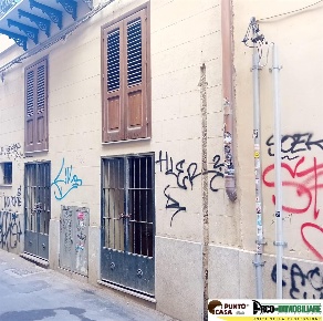 Foto Appartamento in Via Castrofilippo, Palermo Kalsa di 60 m² con 2 locali