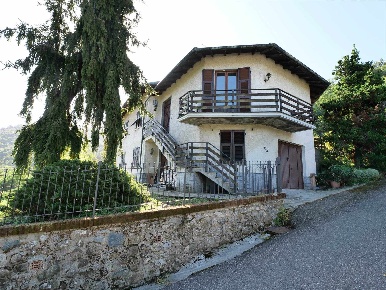Foto Villa unifamiliare a Arquata Scrivia Rigoroso di 192 m² con 8 locali