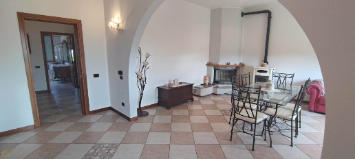Foto Villa bifamiliare a Chioggia Valli di 250 m² con 12 locali in vendita
