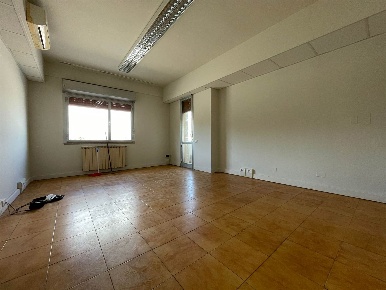 Foto Ufficio a Pistoia Sant'Agostino di 130 m² con 5 locali in affitto