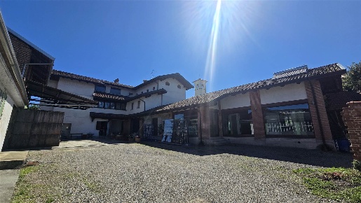 Foto Villa bifamiliare a Balocco Bastia di 610 m² con 14 locali in vendita
