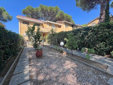 Foto Appartamento a Rosignano Marittimo Castiglioncello di 73 m² in vendita