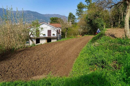 Foto Villa unifamiliare a Vezzano Ligure di 200 m² con 10 locali in vendita