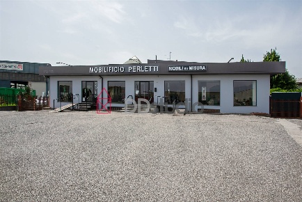 Foto Negozio in via strada statale 525 2, Osio Sopra di 1395 m² in vendita