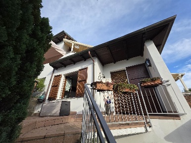 Foto Appartamento a Berceto Centro di 107 m² con 5 locali in vendita