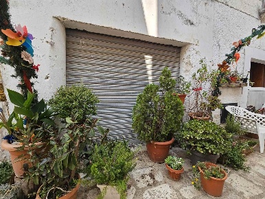 Foto Garage a Mesagne di 45 m² con 2 locali in vendita