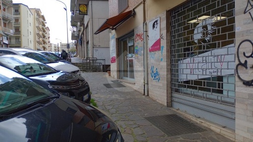 Foto Negozio in Via Guido D'Orso, Cosenza Centro di 50 m² con 2 locali