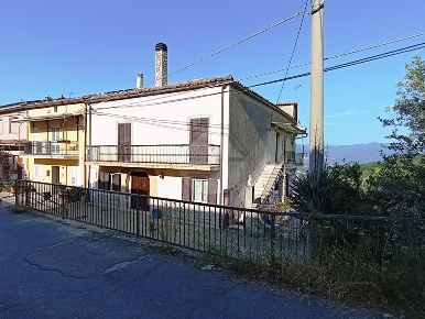 Foto Appartamento in Basso, Dipignano Basso di 80 m² con 4 locali