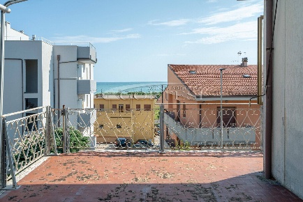 Foto Appartamento a Mondolfo di 380 m² con 5 locali in vendita
