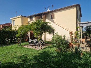 Foto Villa unifamiliare a Cecina di 65 m² con 3 locali in vendita