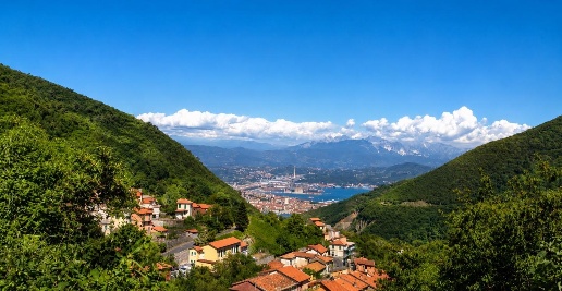 Foto Casa indipendente a La Spezia Biassa di 185 m² con 8 locali in vendita