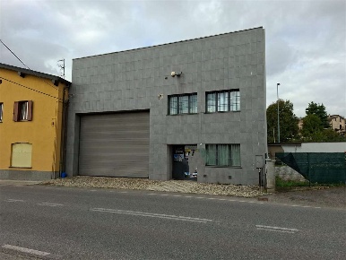 Foto Capannone industriale a Cantù di 420 m² con 4 locali in vendita