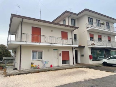 Foto Appartamento a Taglio di Po di 102 m² con 5 locali in vendita