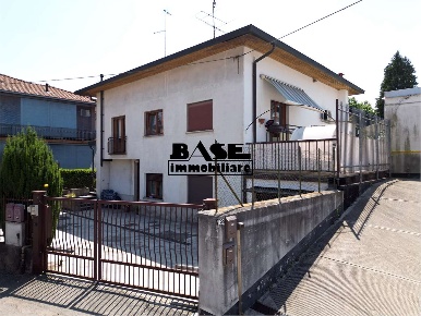 Foto Appartamento a Fino Mornasco di 170 m² con 4 locali in vendita
