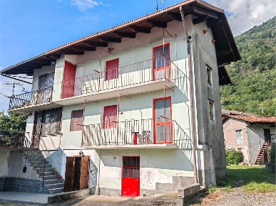 Foto Casa indipendente in via Parrocchiale, Borgofranco d'Ivrea Baio Dora