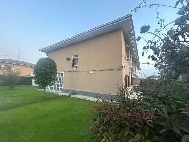 Foto Villa unifamiliare in Via Rovelleto, Gambolò Centro di 230 m²