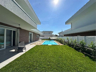 Foto Villa unifamiliare in via del cirimasco 20, Fenegrò di 150 m²