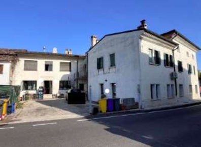 Foto Negozio in Frazione Ciano, Crocetta del Montello Ciano di 385 m²