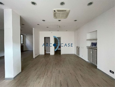 Foto Negozio in Via Borgo S. Pietro, Crema Centro Storico di 70 m²