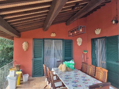 Foto Villa unifamiliare in Via Cinque Cerri, Bettona di 203 m² con 8 locali