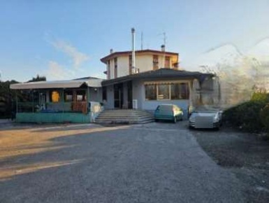Foto Negozio in Via della Chiesa, Prata di Pordenone Puia Villanova