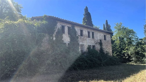 Foto Rustico in Strada Esterna Vicinale della Rocca 2, Deruta di 300 m²