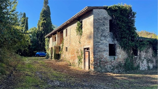 Foto Rustico in Strada Esterna Vicinale della Rocca 2, Deruta di 315 m²