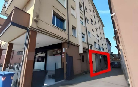 Foto Negozio in Via Cesare Battisti, Chiari Centro di 94 m² con 1 locali