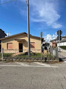 Foto Casa indipendente a Taglio di Po di 130 m² con 5 locali in vendita